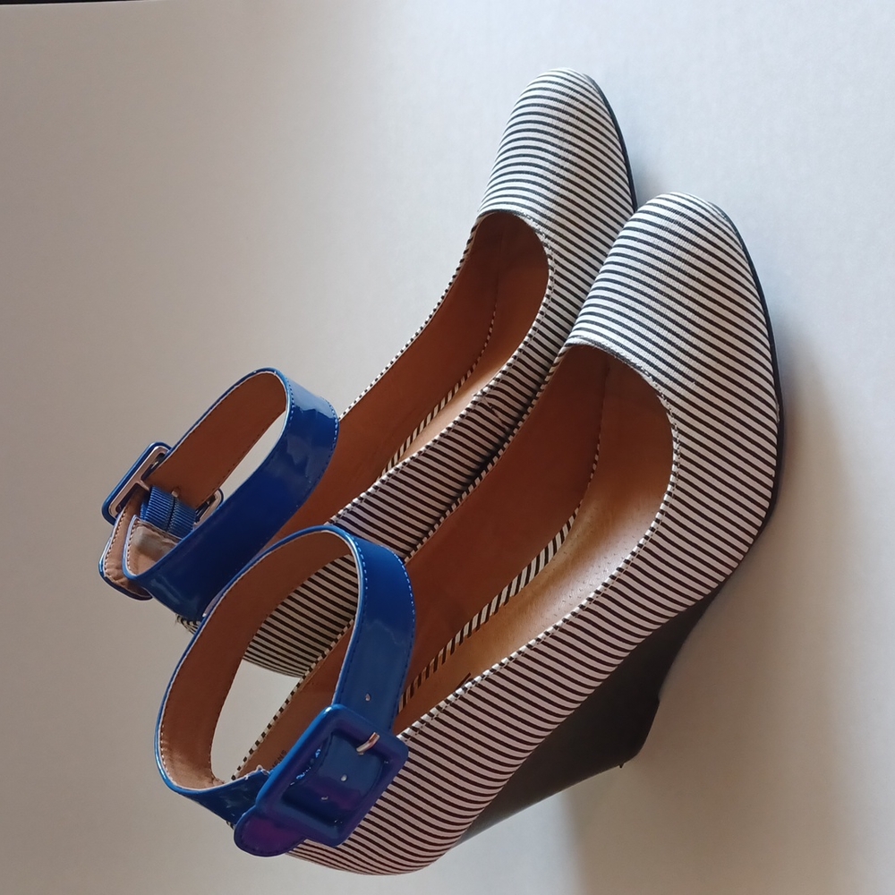 Cute Mix No. 6 wedges size 8.5